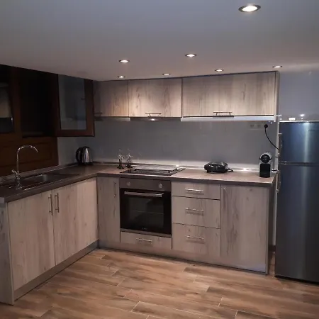 Plumbago Apartment *