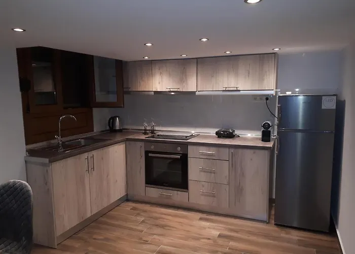 Plumbago Apartment *